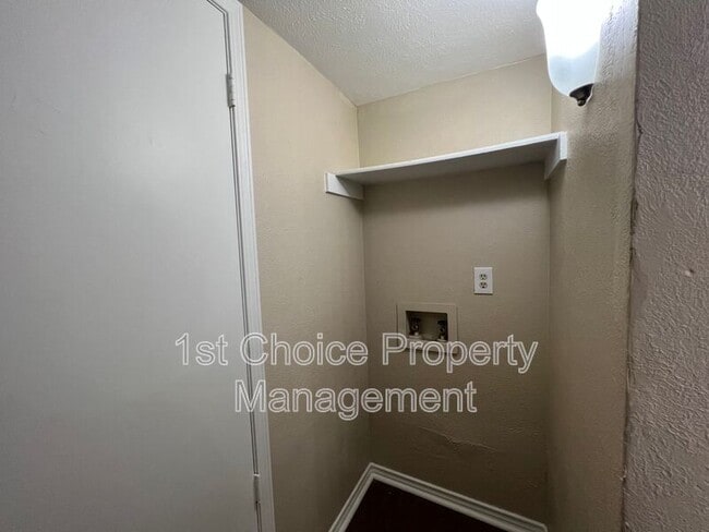 Building Photo - 6714 Old Stone Dr
