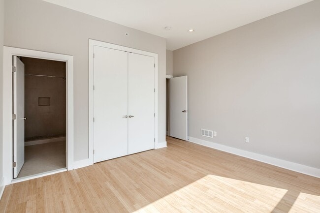 Building Photo - Northern Liberties 4 Bedroom Townhome