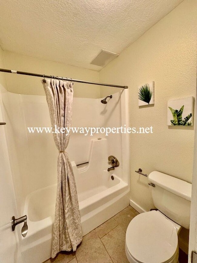 Building Photo - FootHills 3bed 2 bath Condo for rent **MOV...