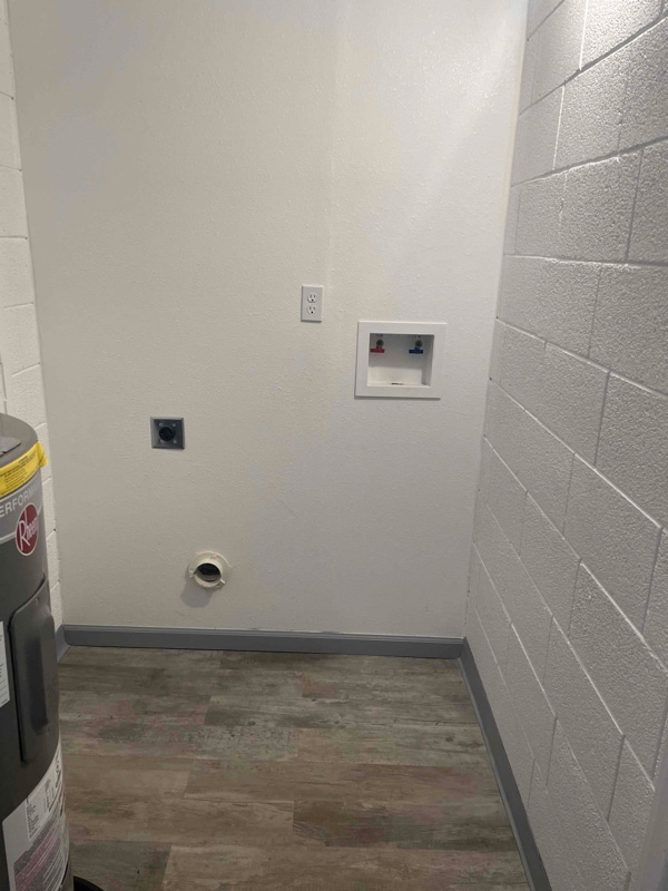 Building Photo - 208 Center St