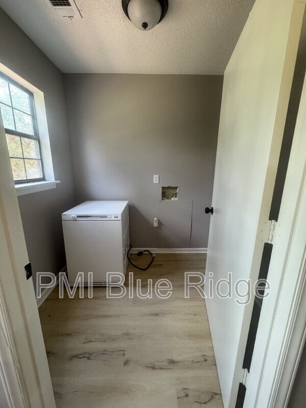 Building Photo - 2020 Somerset Dr