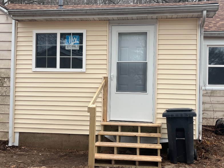 Building Photo - 106 Elmwood St