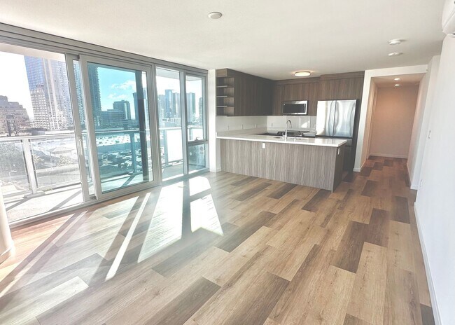 Building Photo - RARELY AVAIL 1 BED/1 BATH/1 PRKG OCEAN VIE...