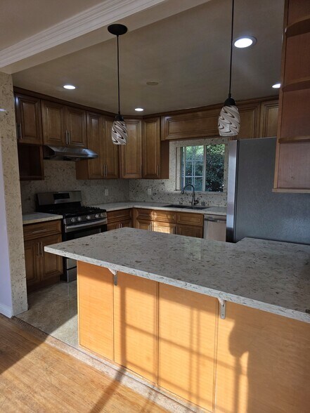 Building Photo - 3834 Girard Ave