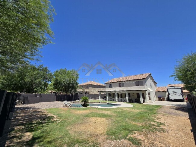 Building Photo - 1005 E Stirrup Ln
