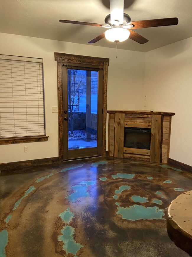 Building Photo - 11007 Cayuse Ct