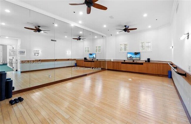 Building Photo - 3255 NE 184th St