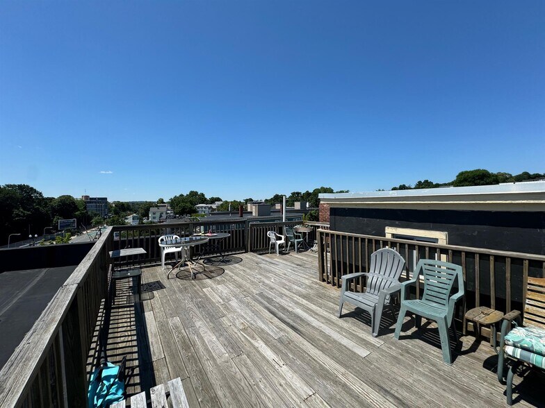 Building Photo - 38 Craigie St