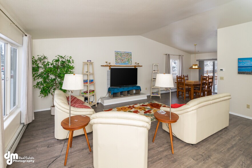 Building Photo - 2630 Klamath Dr