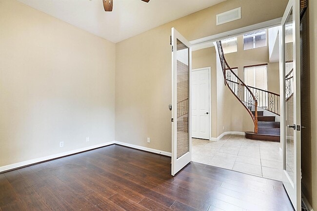 Building Photo - 748 Cresta Cir