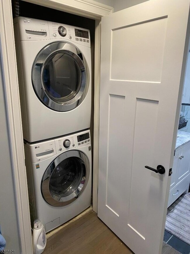 Building Photo - 28 W Main St