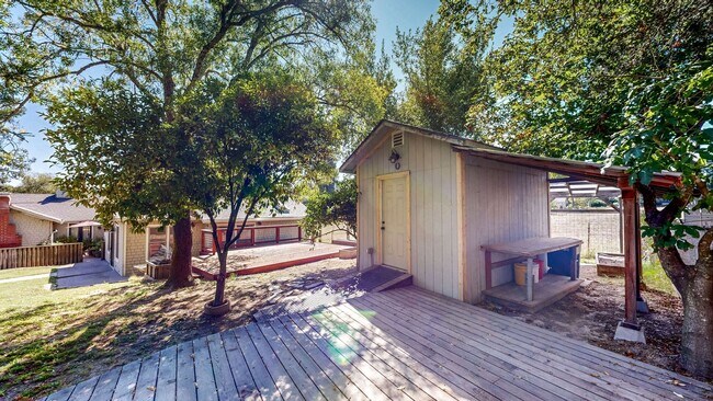Building Photo - 7470 Mirabel Rd