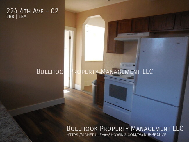 Building Photo - Updated 1 bedroom apartment located in dow...