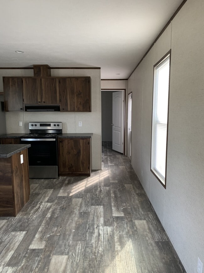 Building Photo - 325 Belew St