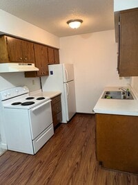 Building Photo - 1110 Doreen Ave