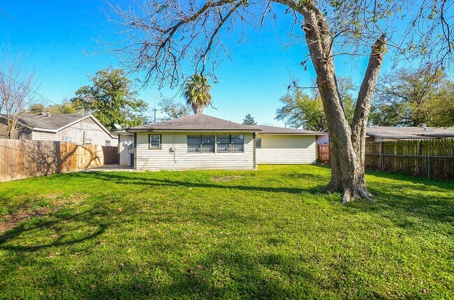 Building Photo - 11517 Bannister Ln