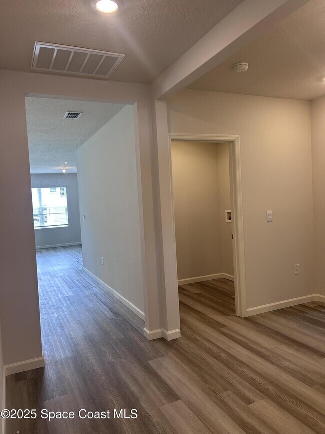 Building Photo - 2398 Angel Rd