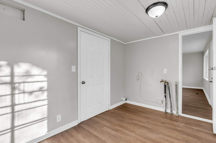 Building Photo - 170 Meadow Hill Rd