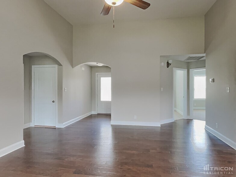 Building Photo - 1489 Coronado Dr