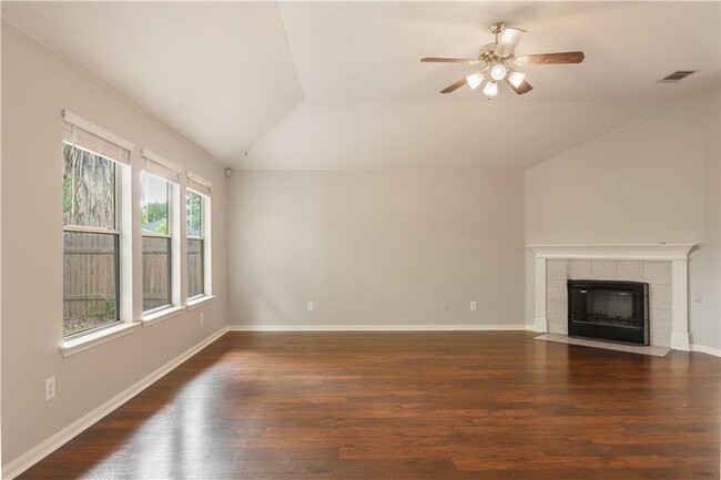 Building Photo - 1517 Hollyhock Ct