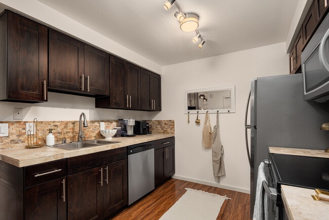 Building Photo - 215 9th St