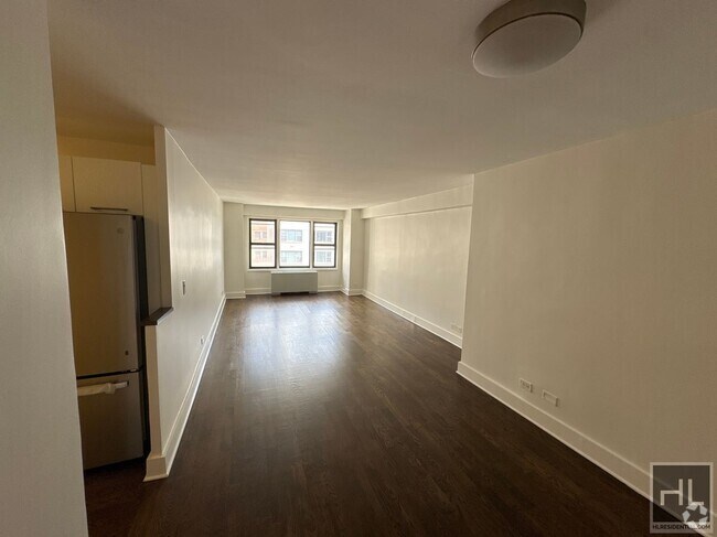 Building Photo - 220 E 63rd St