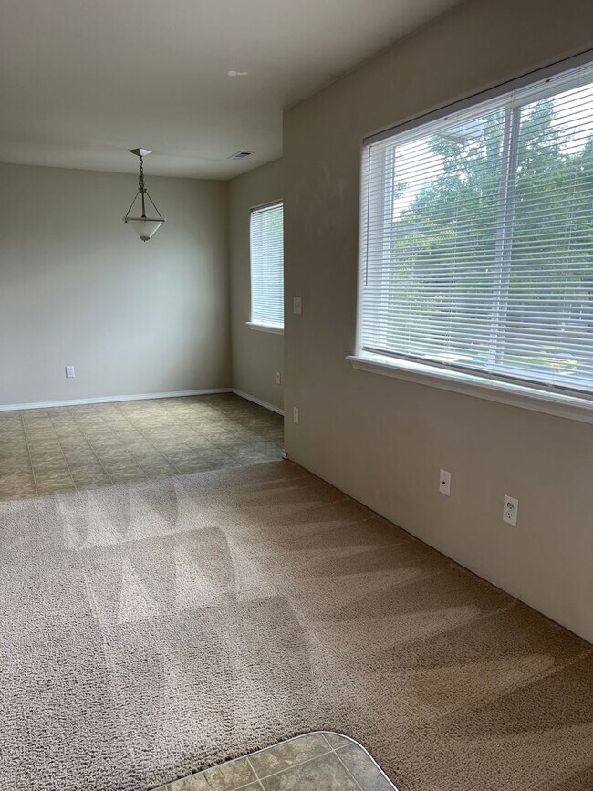 Building Photo - 3163 Juniper Ridge Dr