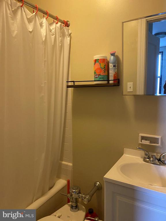 Building Photo - 2031 Locust St