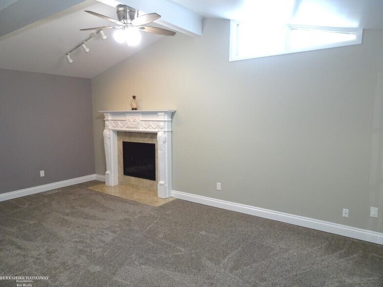 Building Photo - 32106 Gainsborough Dr