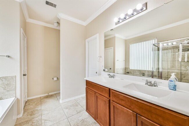Building Photo - 3041 Heather Grove Lane