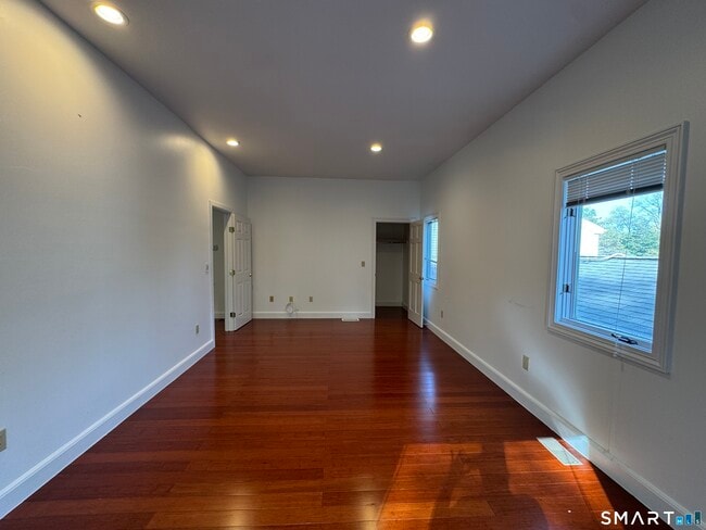 Building Photo - 108 Comstock Hill Ave