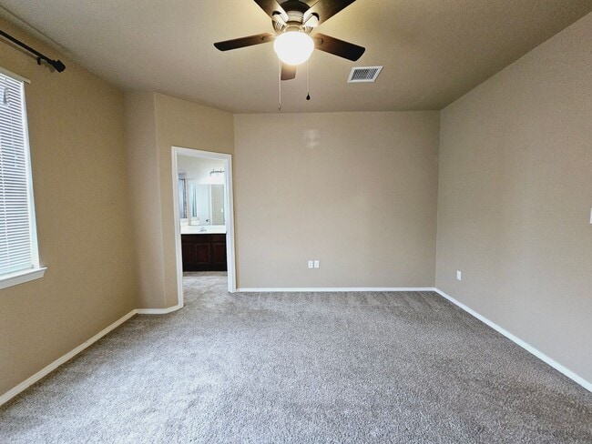 Building Photo - Beautiful 4 bedroom 2.5 bath home in Northeast El Paso!