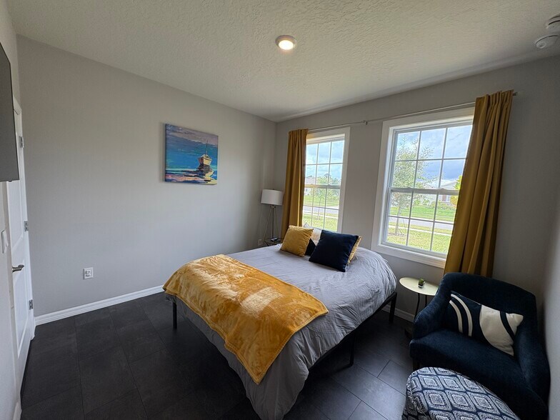 Guest bedroom or flexible home office space - 1620 Delphi Way