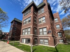 Building Photo - 3348-1 W Sunnyside 2bed/1bath