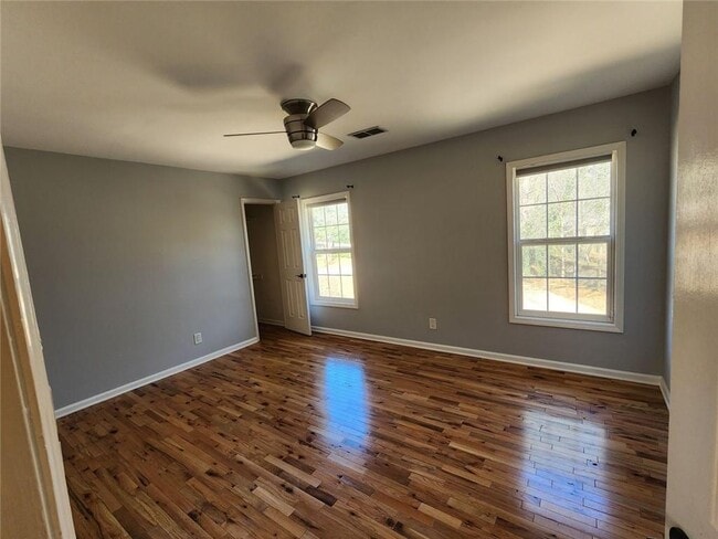 Building Photo - 885 Melody Ln