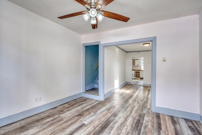 Building Photo - Newly Renovated 3 Bedroom, 1 Bathroom Townhouse