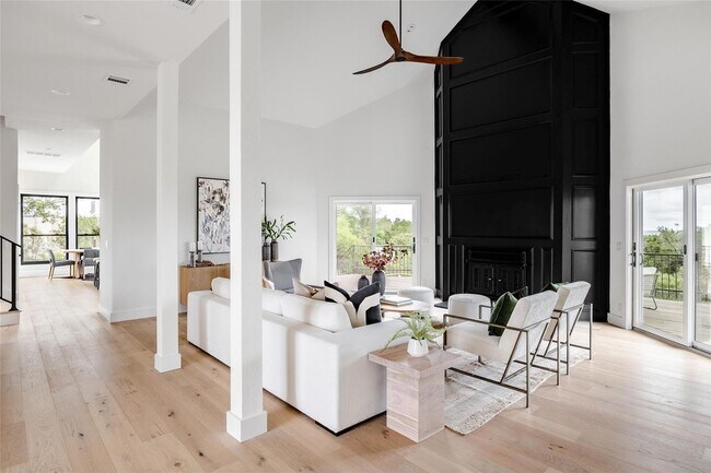 Building Photo - 3901 Peak Lookout Dr