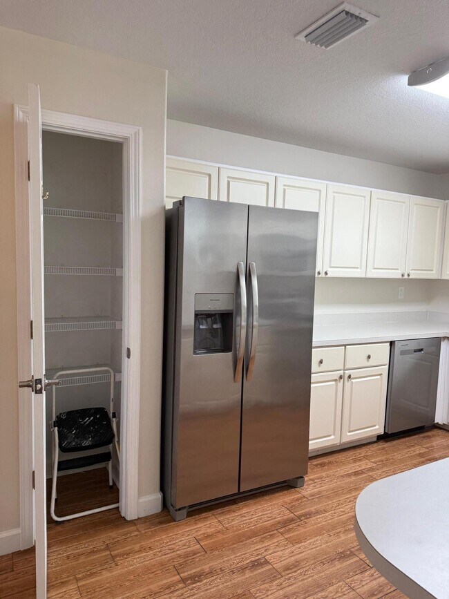 Building Photo - 235 Pelican Pl