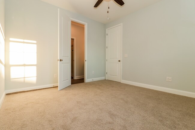 Building Photo - 3028 Stirling Dr