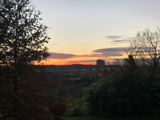 Amazing views of the sunset - 100 Roberts Ln