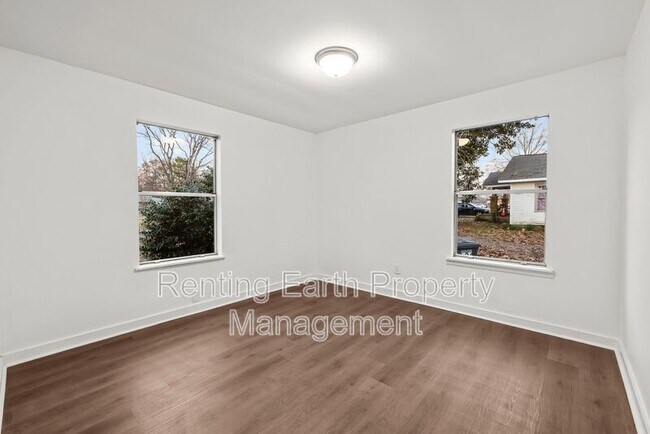 Building Photo - 125 Kentwood Ave