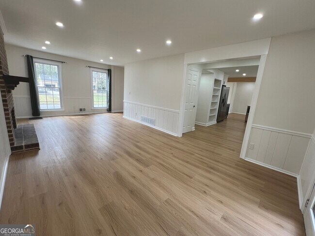 Building Photo - 2907 Clearbrook Dr