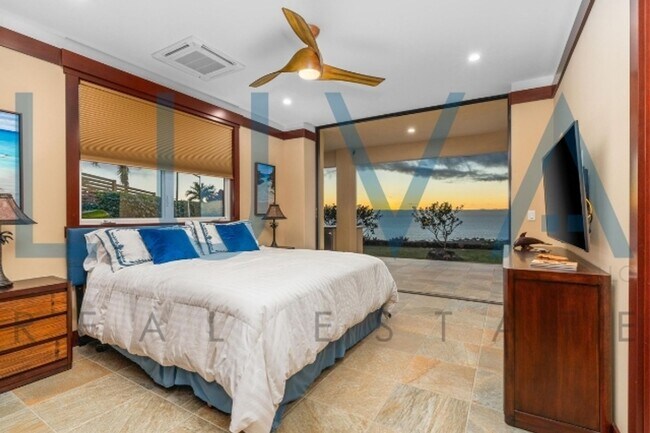 Building Photo - 4 bedroom 3.5 bathroom home with pool