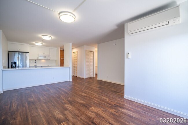 Building Photo - Convenient Honolulu Living – 1 Bedroom with Stunning Views!