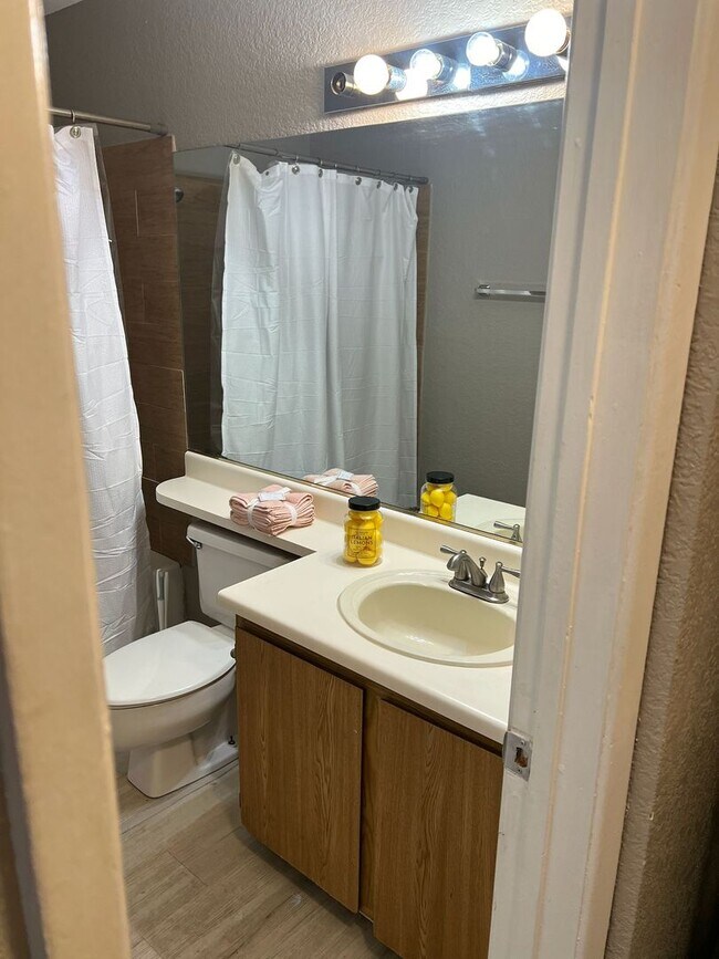 Building Photo - 1 Bedroom 1 Bath In Central Las Vegas