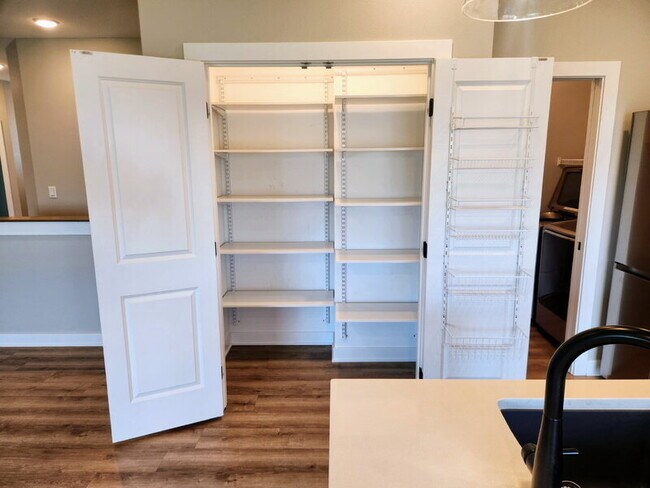 Building Photo - 1603 Red Cedar Ln