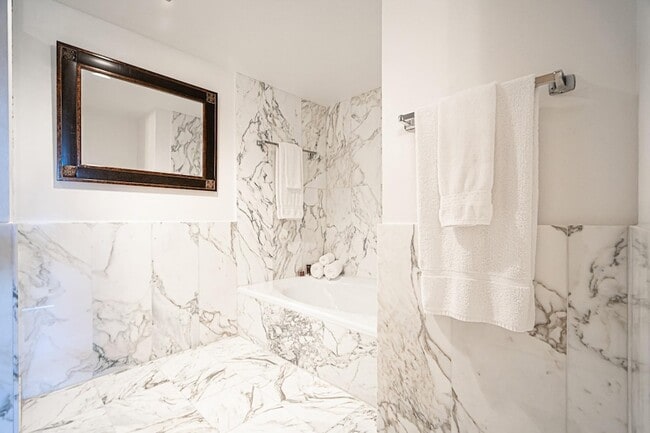 Building Photo - 5000 N Ocean Blvd