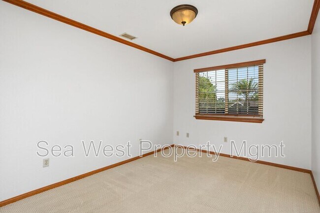 Building Photo - 4000 James Dr