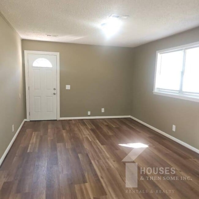 Building Photo - 4 Fargo Cir