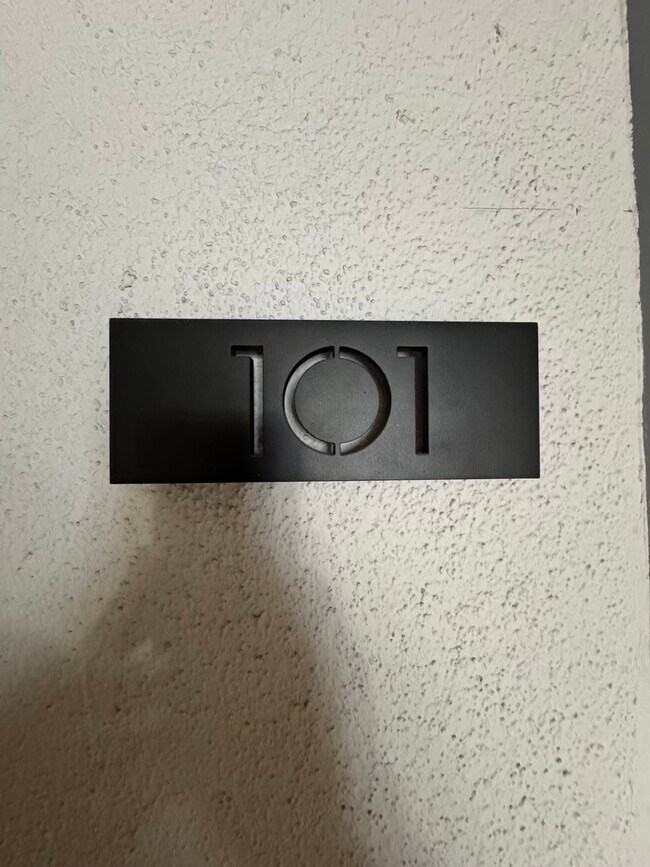 Building Photo - 5361 Russell Ave